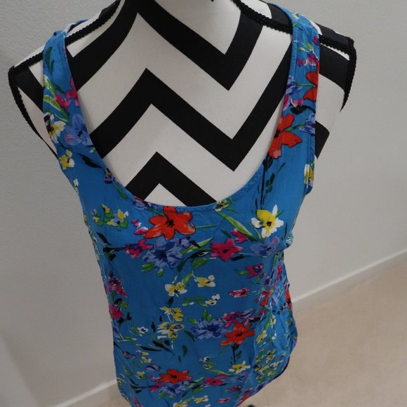 Floral Sleeveless Top - Picture 3 of 7